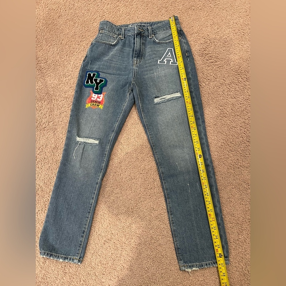 NO BOUNDARIES Y2k Patch Distressed Denim Mom Jeans - Picture 6 of 9